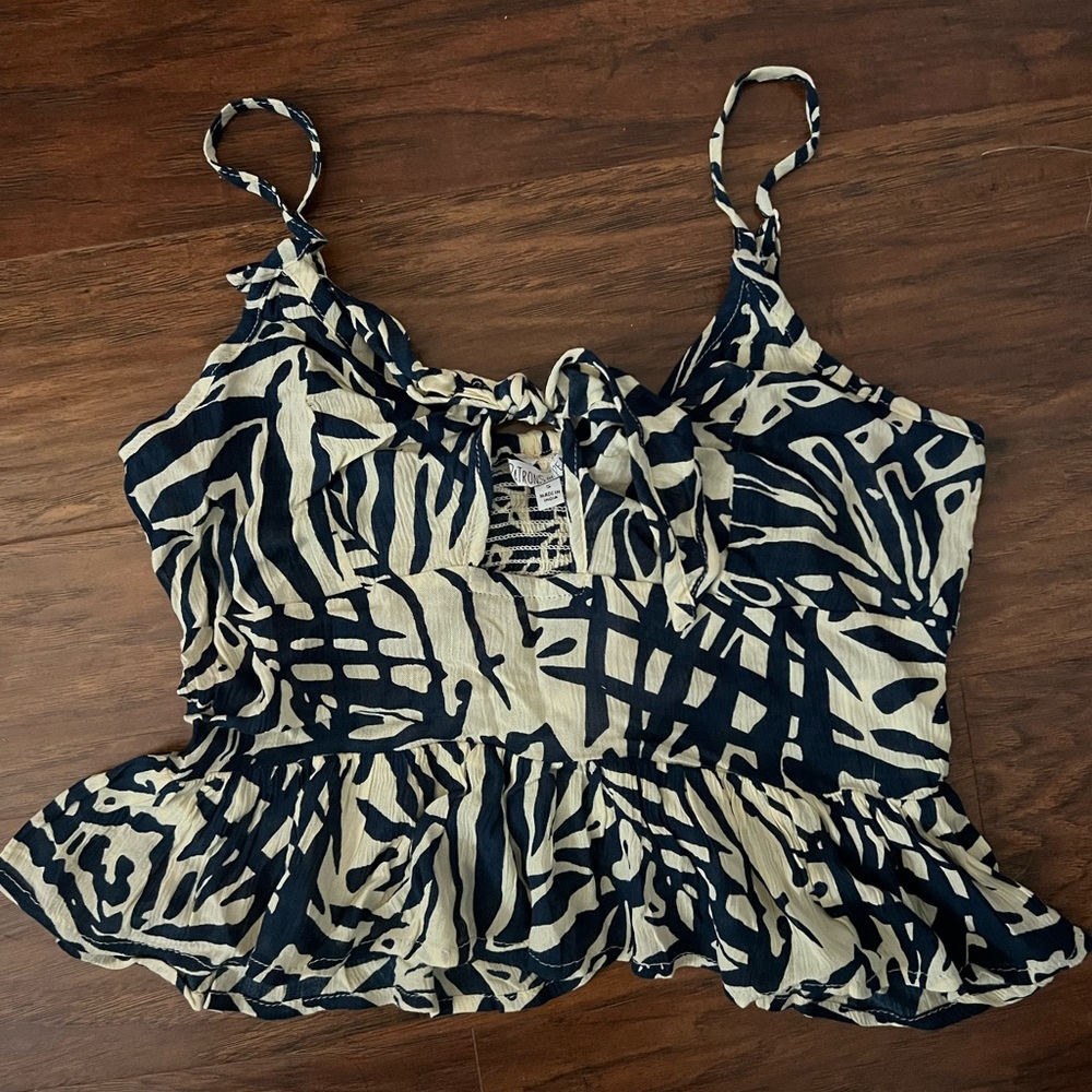 Cropped pattern tank - Picture 1 of 3